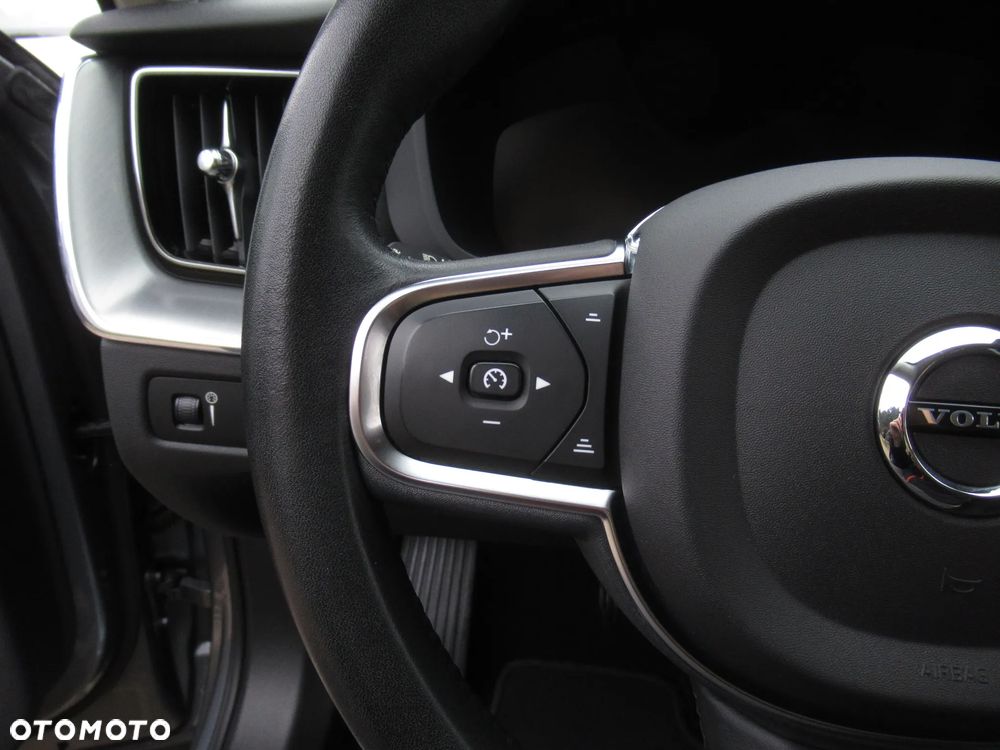 Volvo XC 60 T4 Momentum Pro - 12