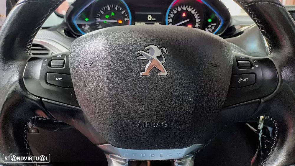 Peugeot 2008 1.2 PureTech Allure - 23