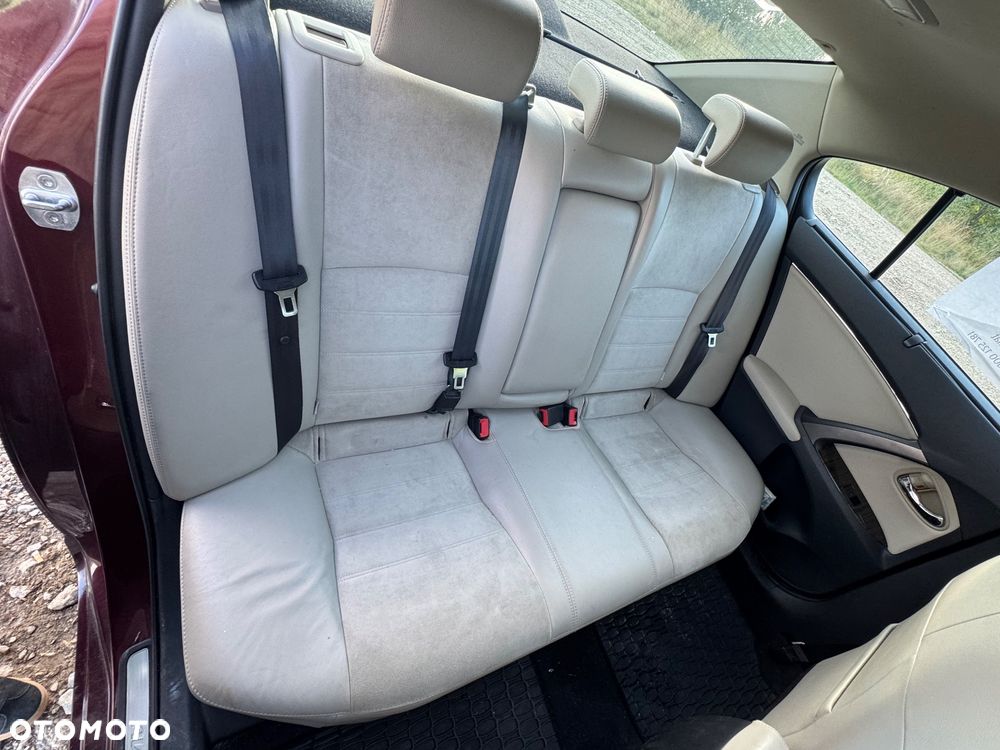 Toyota Avensis 1.8 Premium MS - 5