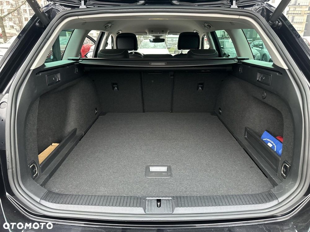 Volkswagen Passat - 34