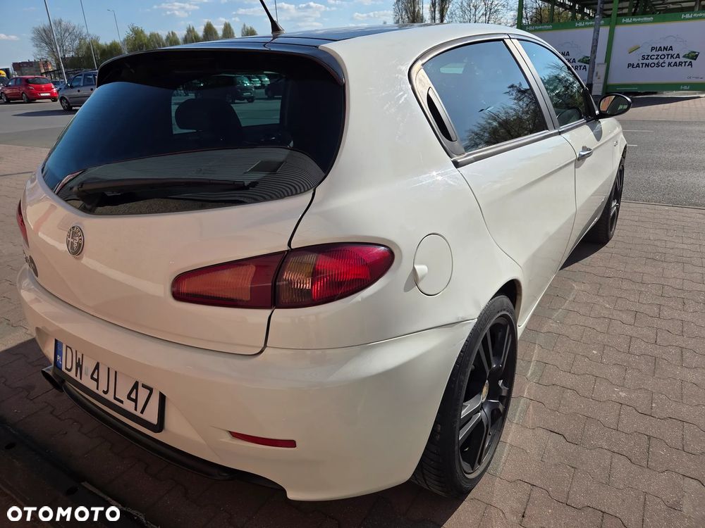 Alfa Romeo 147 1.6 Twin Spark Black Line - 16