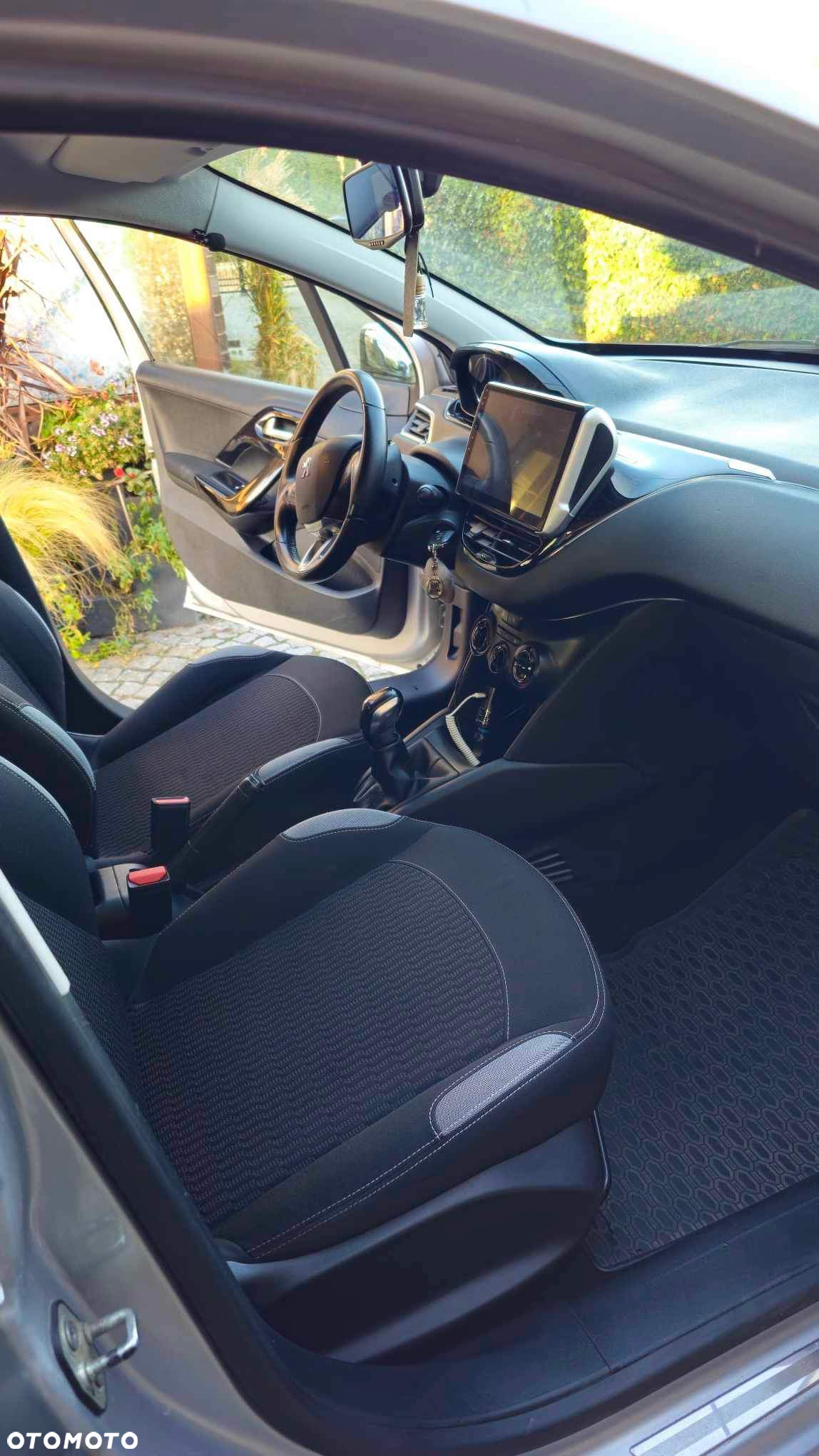 Peugeot 208 - 9