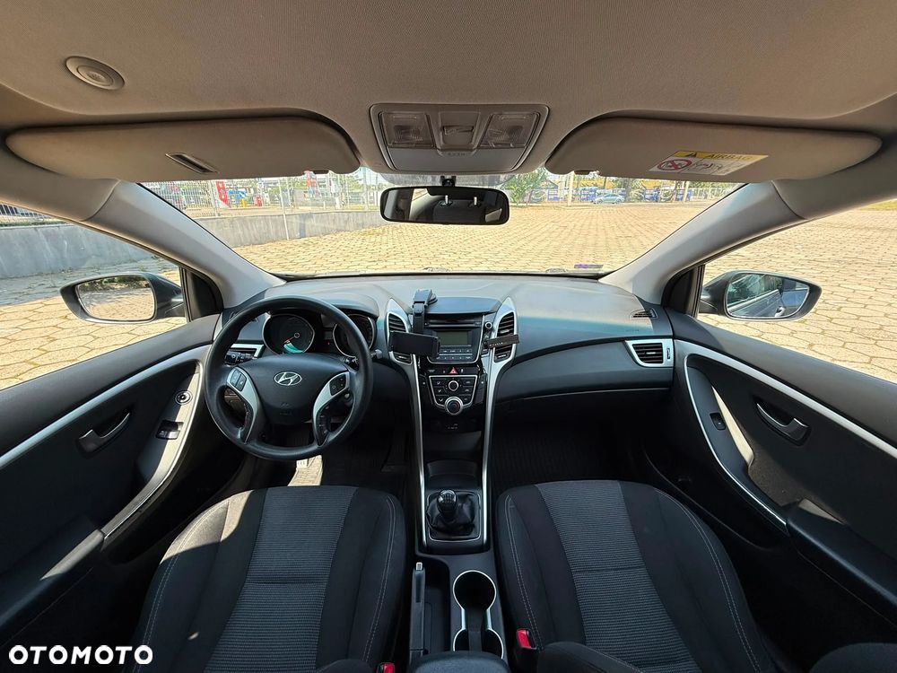 Hyundai i30 1.6 D Classic + - 13