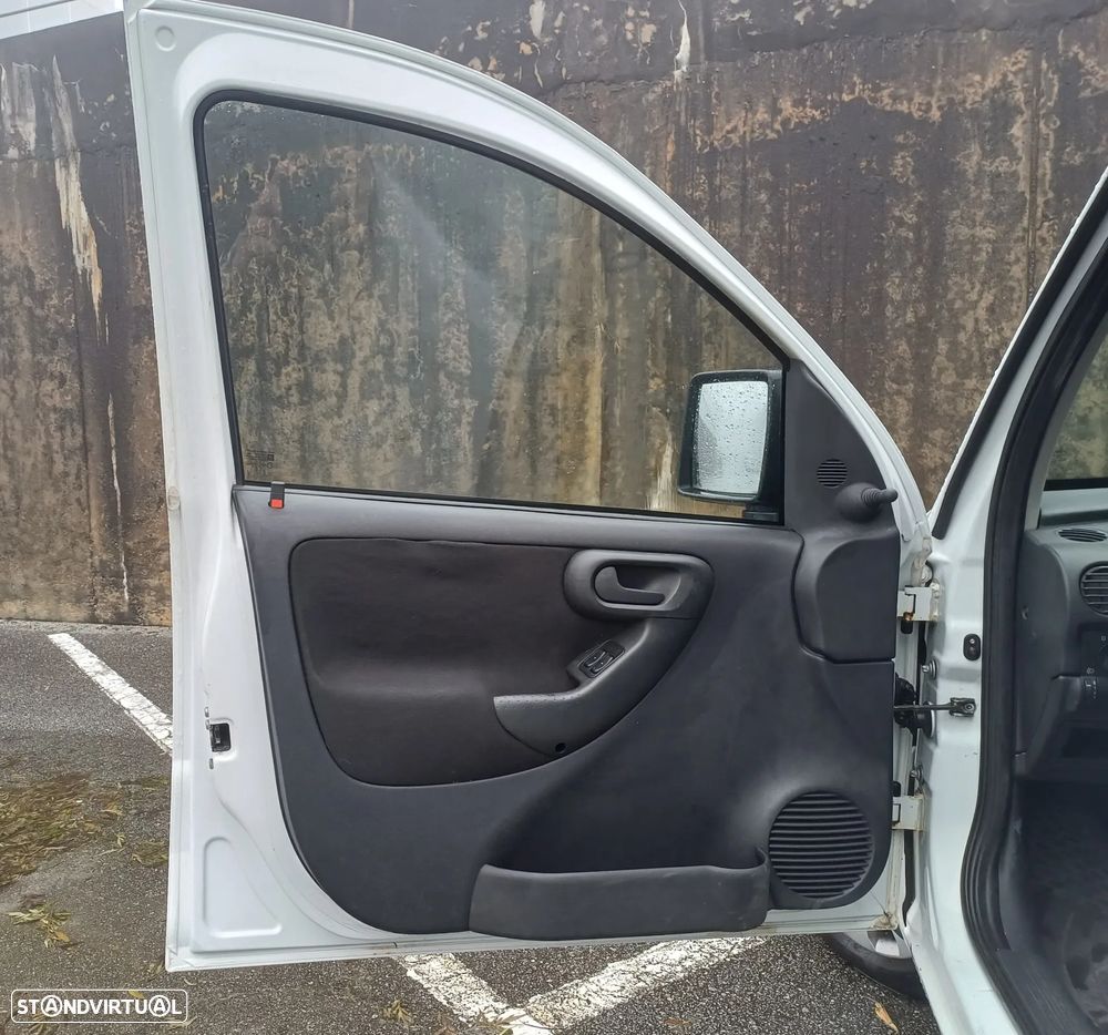 Opel COMBO 1.3 CDTI 75 CV - AR CONDICIONADO - 19