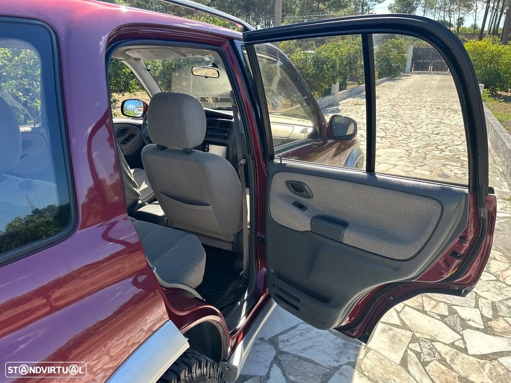 Suzuki Grand Vitara Metal Top 2.0 TDi - 28