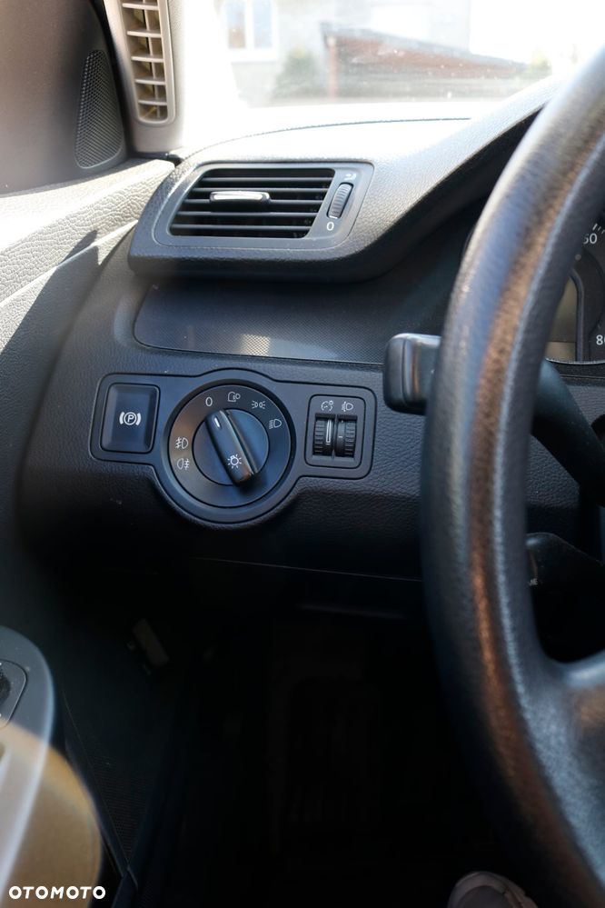 Volkswagen Passat 1.6 FSI Comfortline - 9