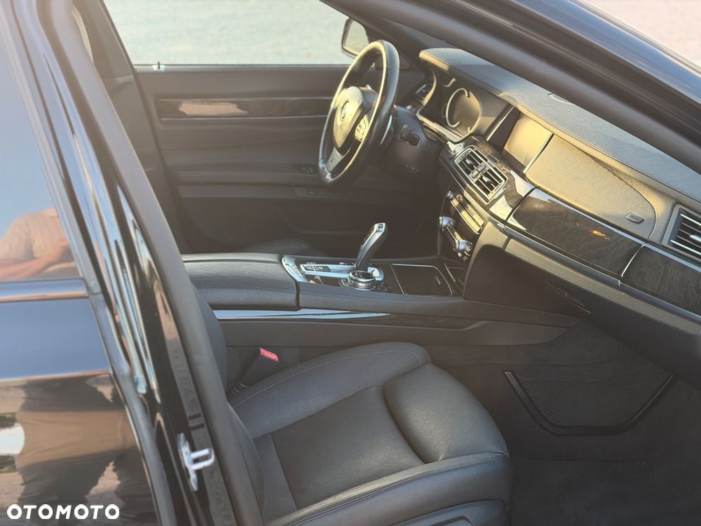 BMW Seria 7 - 16