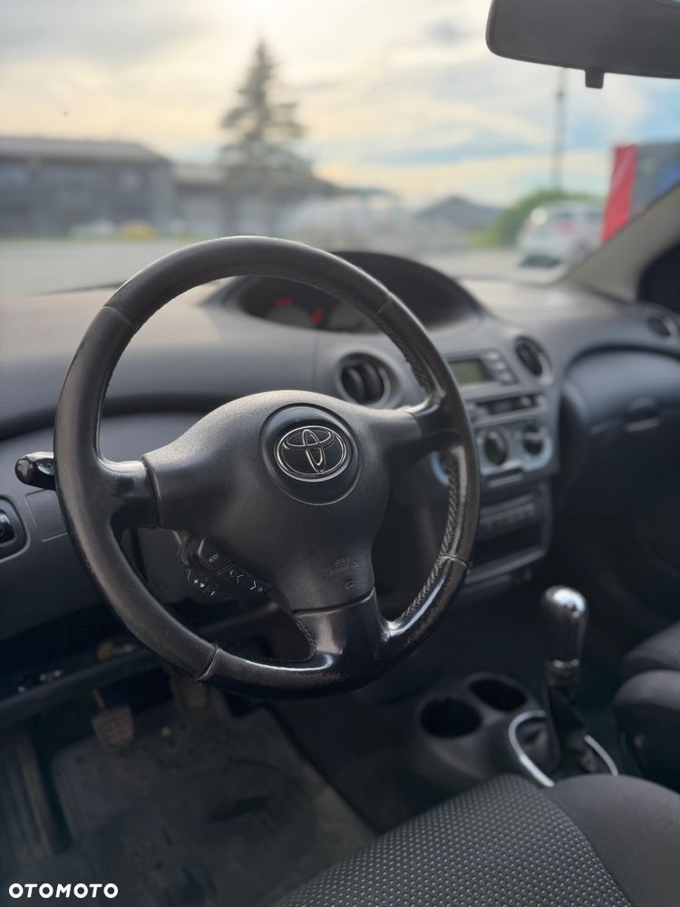 Toyota Yaris - 12
