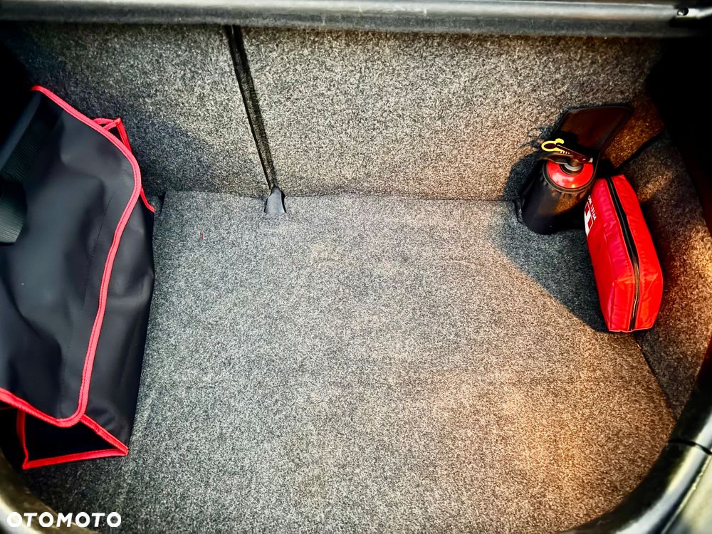 Volkswagen New Beetle 1.6 United - 19