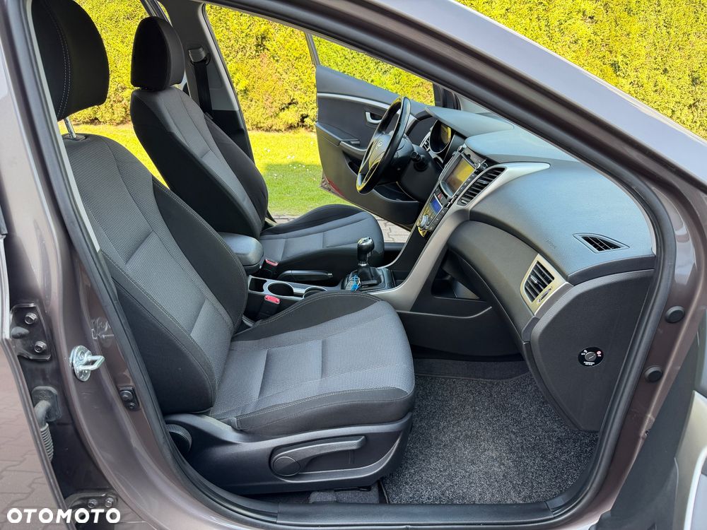 Hyundai i30 blue Kombi 1.4 YES Gold - 25