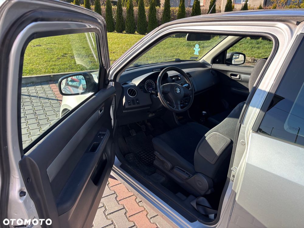 Suzuki Swift 1.3 Club - 4