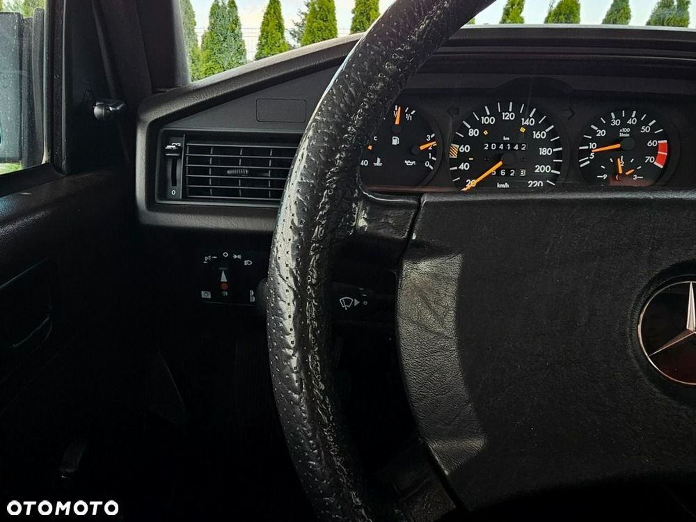Mercedes-Benz W201 (190) - 16