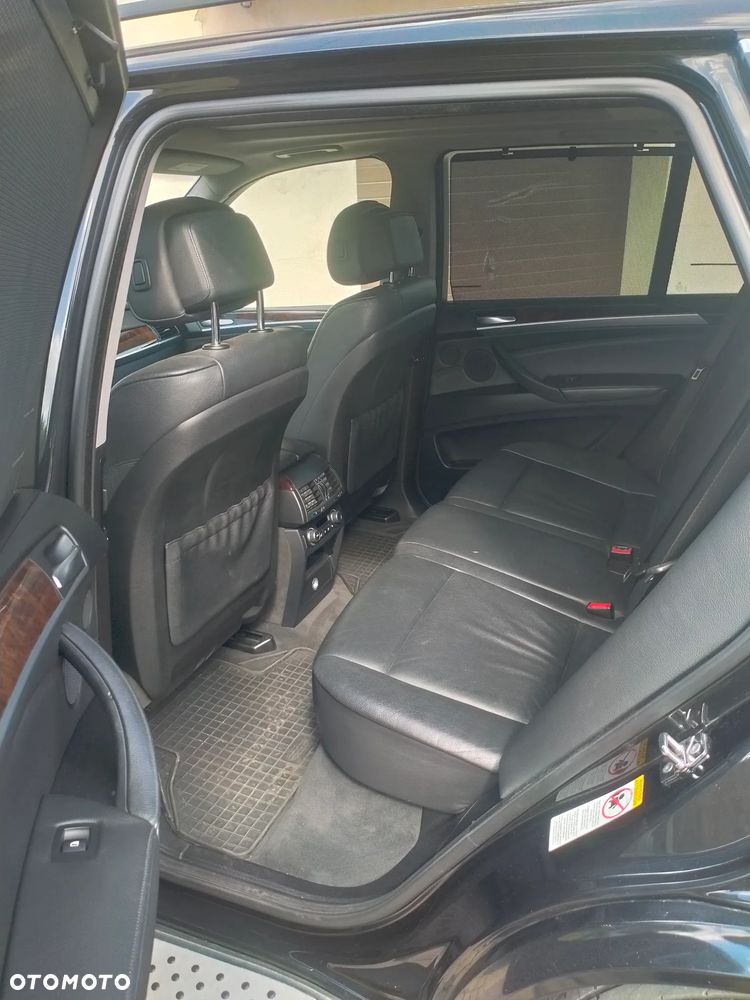 BMW X5 4.8i - 22