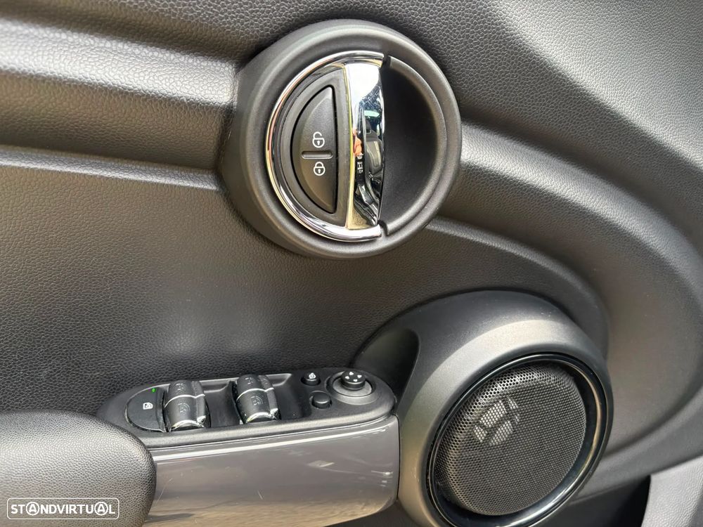 MINI 5 Portas Cooper D Aut. - 21