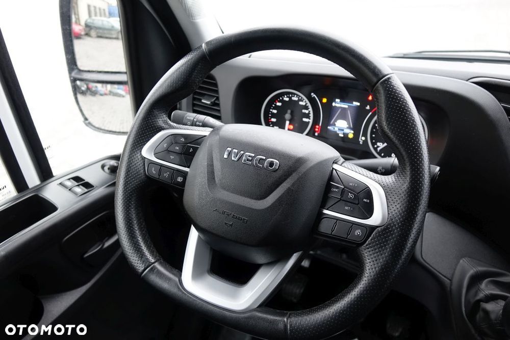 Iveco DAILY 35S18 / FURGON / BLASZAK / L4H2 / 3.0 / 180 KM / NAVI / KAMERA / - 27