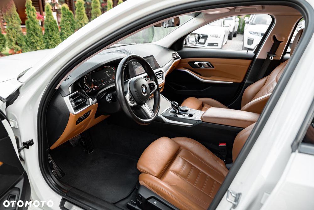 BMW Seria 3 330d xDrive M Sport - 17