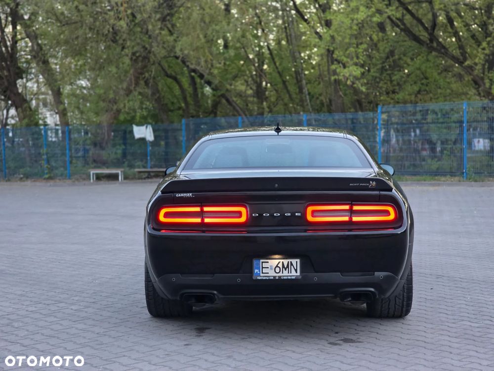 Dodge Challenger - 6