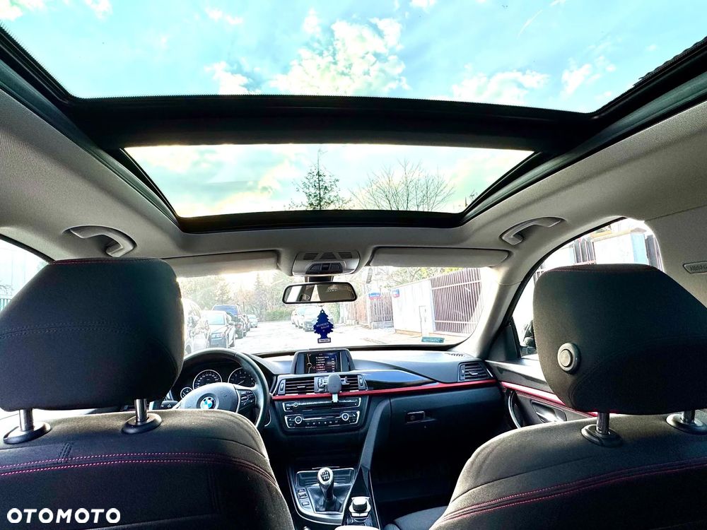 BMW Seria 3 320i Sport Line - 30