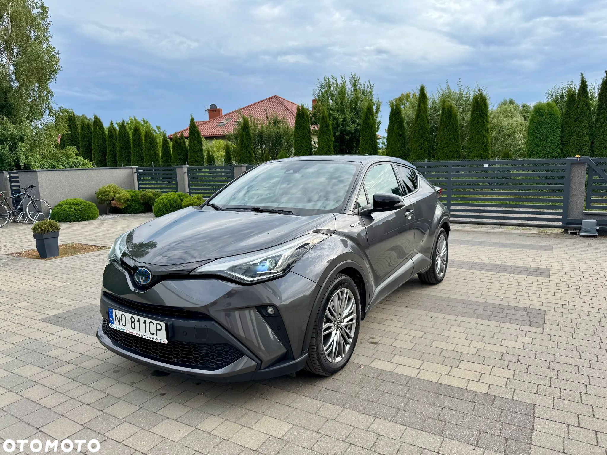 Toyota C-HR 2.0 Hybrid Black Edition - 1