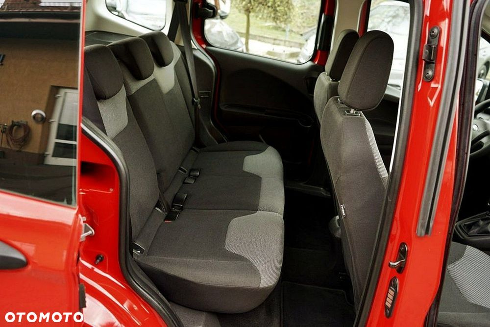 Ford Transit Courier - 15