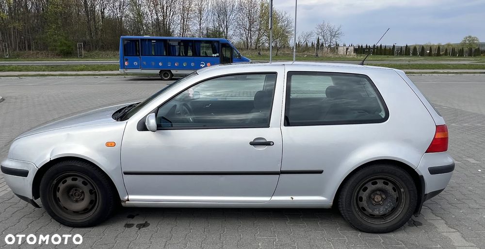 Volkswagen Golf - 4