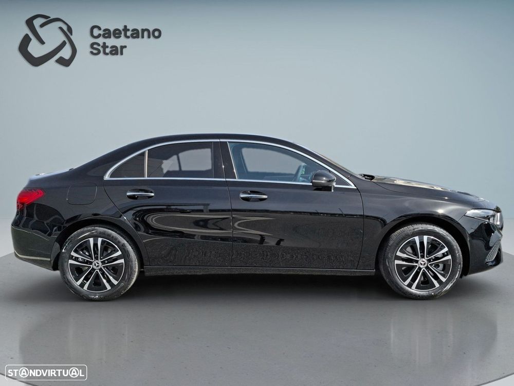 Mercedes-Benz a-250-limousine - 9