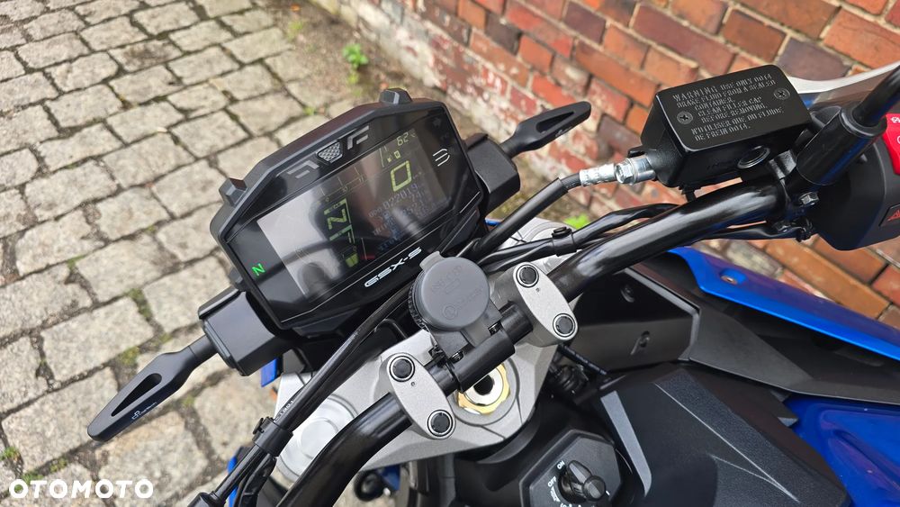Suzuki GSX - 13