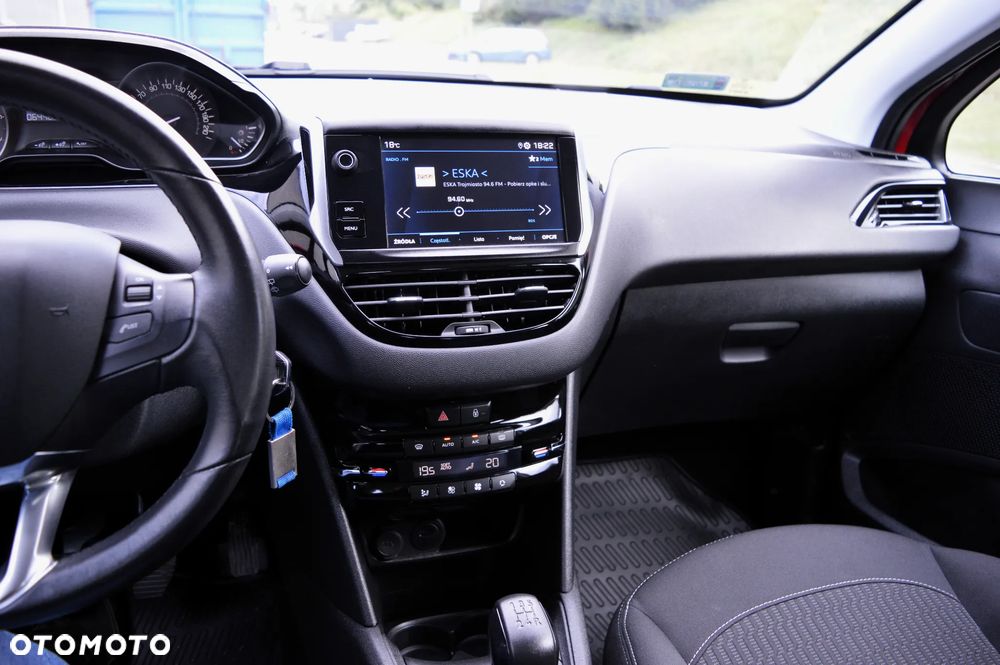 Peugeot 208 1.2 PureTech Allure - 15