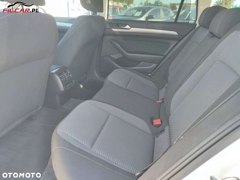Volkswagen Passat - 7