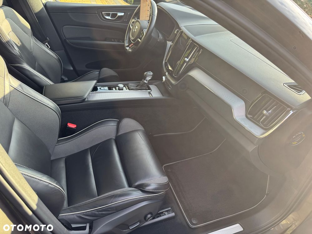 Volvo XC 60 D4 R-Design - 29