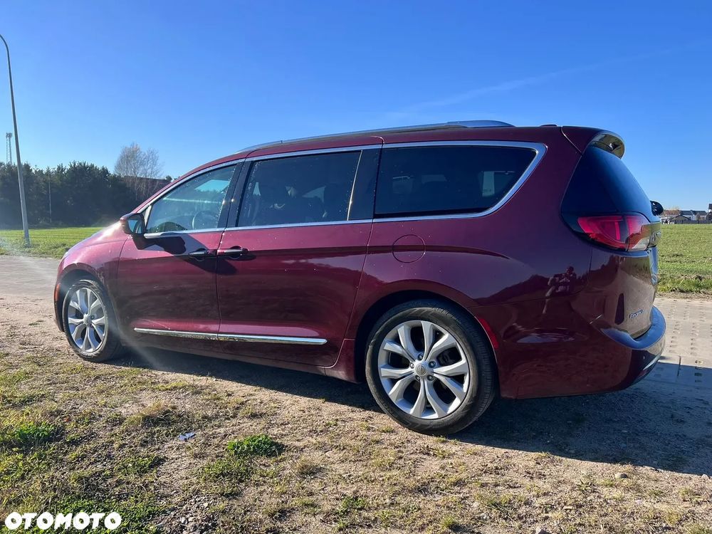 Chrysler Pacifica - 5