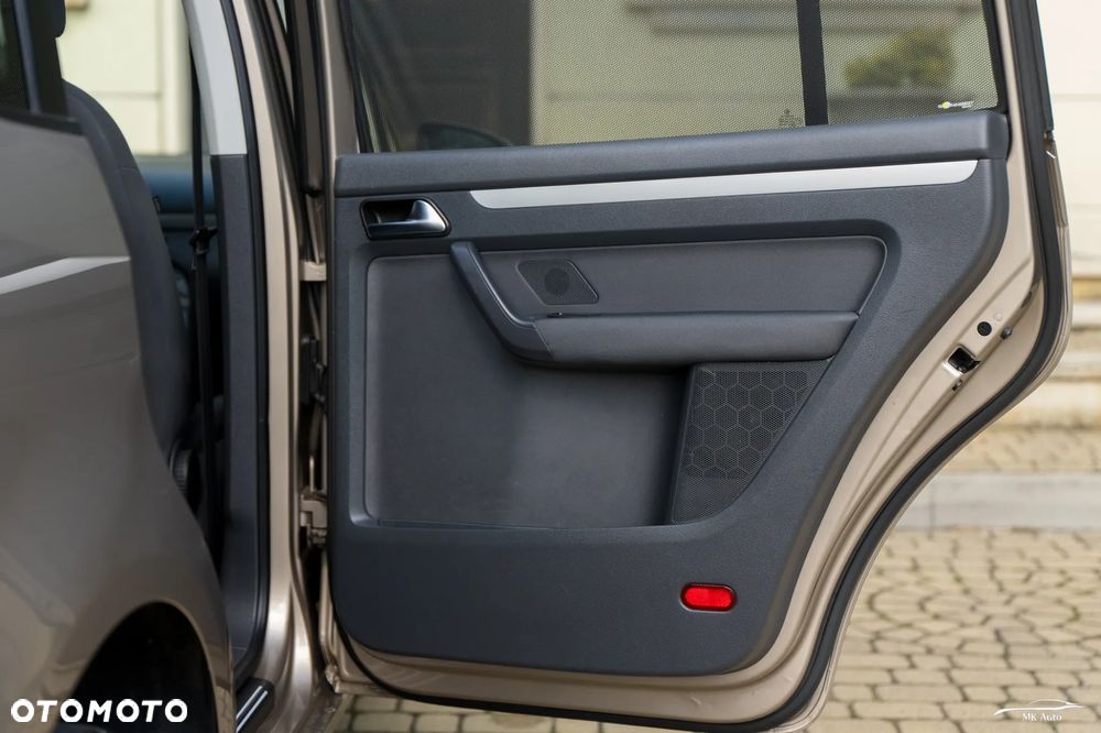 Volkswagen Touran 1.6 TDI DPF BlueMotion Technology Trendline - 21