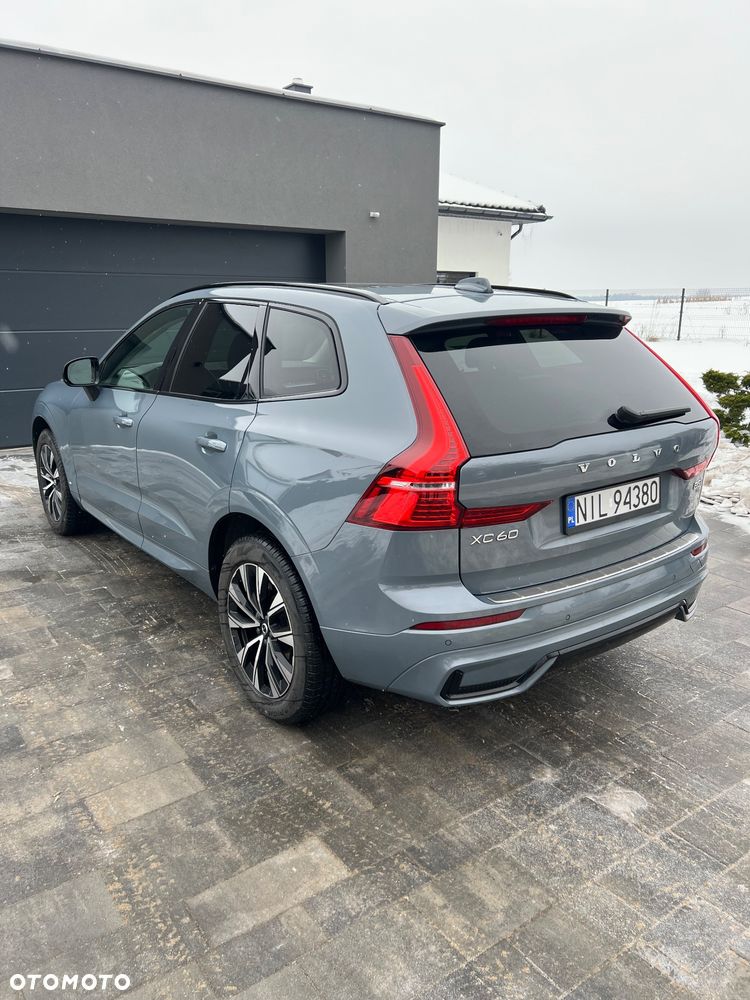 Volvo XC 60 B5 B AWD R-Design - 4
