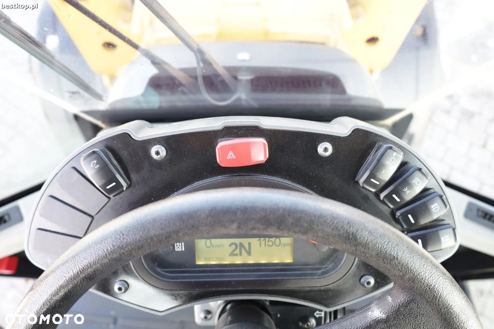 Caterpillar CAT 906M - 32