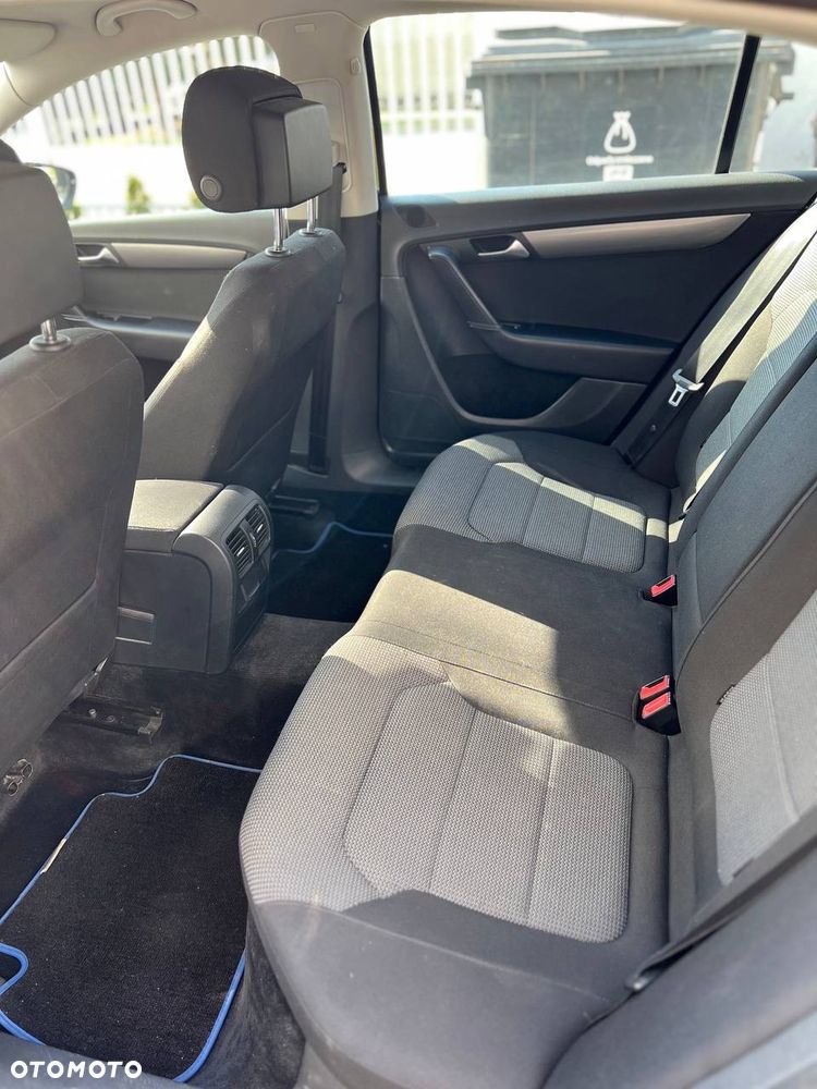Volkswagen Passat 2.0 TDI Comfortline - 9