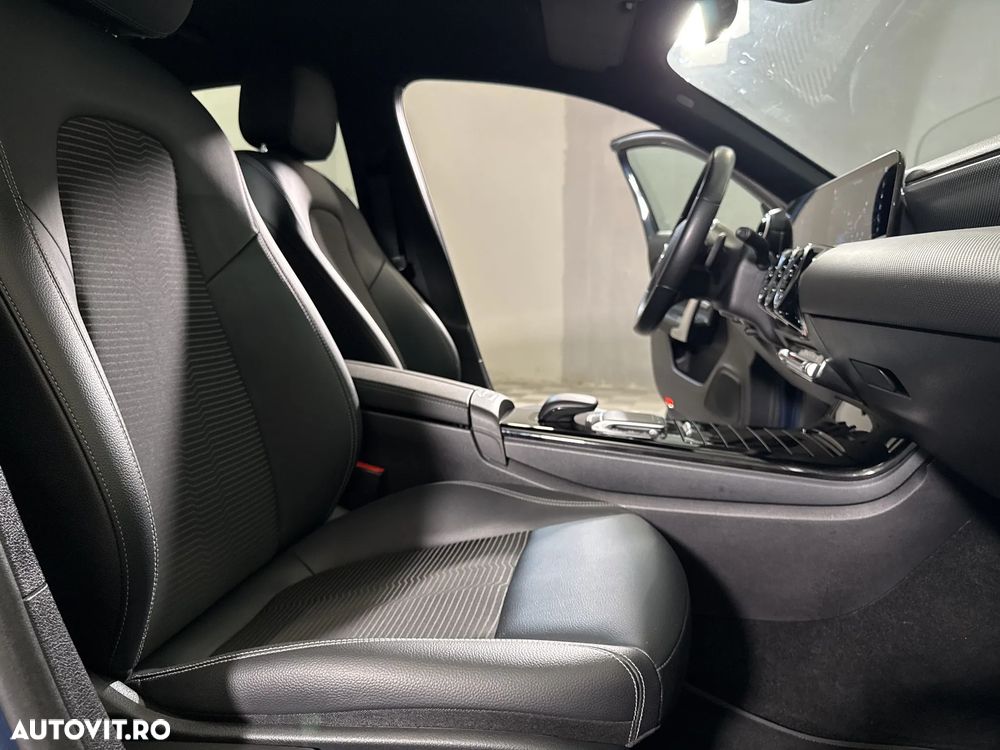 Mercedes-Benz A 200 Sedan 7G-DCT - 12