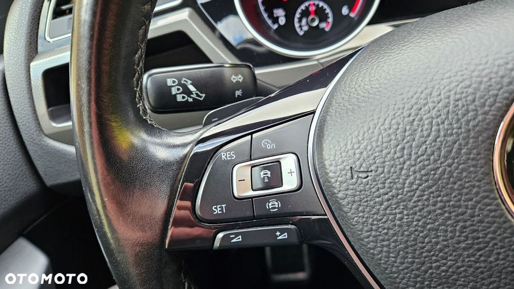 Volkswagen Touran 2.0 TDI SCR DSG IQ.DRIVE - 26