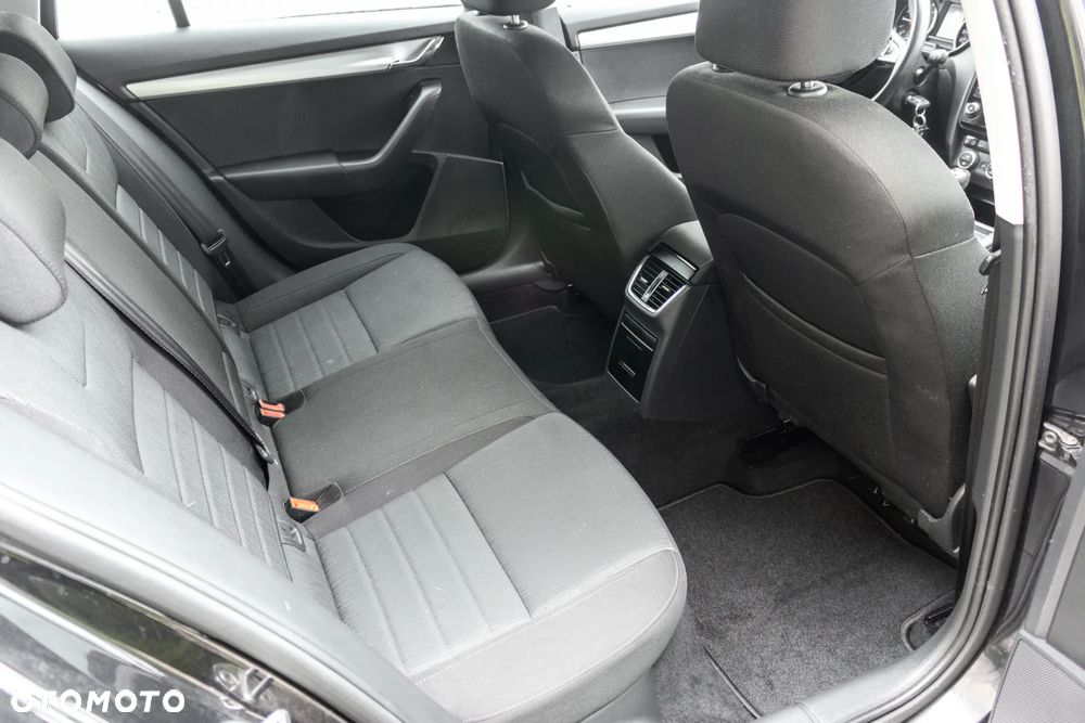 Skoda Octavia 2.0 TDI 4x4 Style DSG - 26