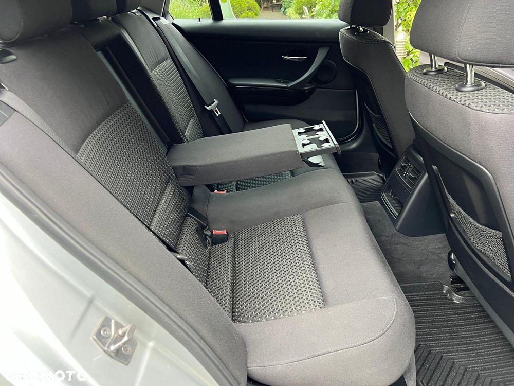 BMW Seria 3 318d Blue Performance - 23