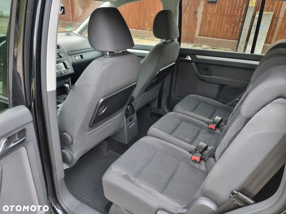 Volkswagen Touran 2.0 TDI DPF DSG STYLE - 22