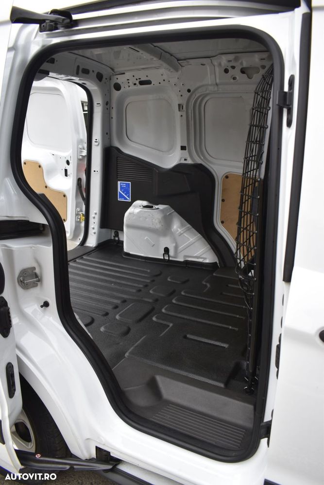Ford Transit Courier - 10