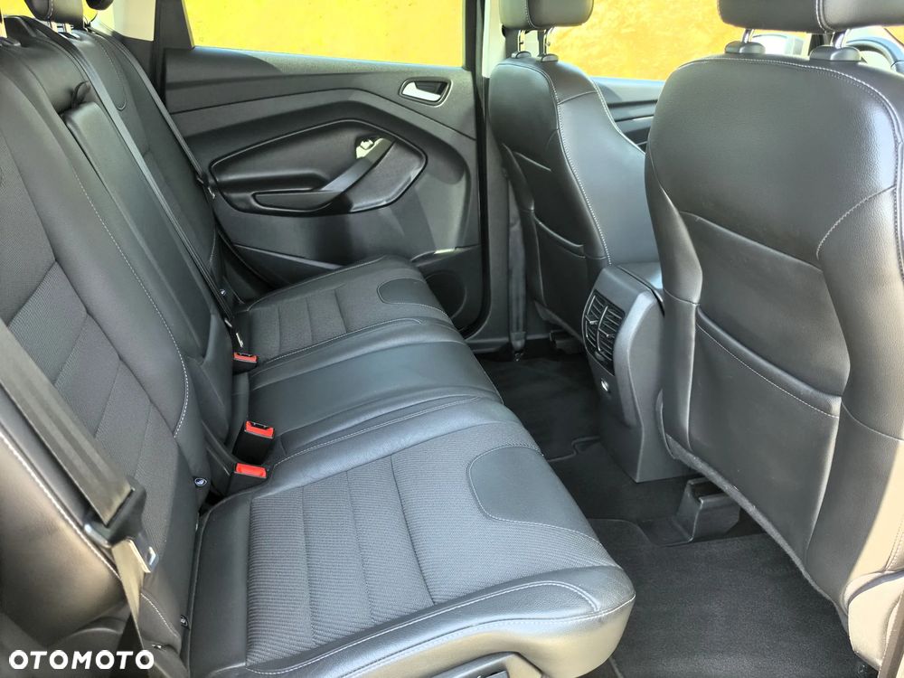 Ford Kuga 2.0 TDCi 2x4 Titanium - 29