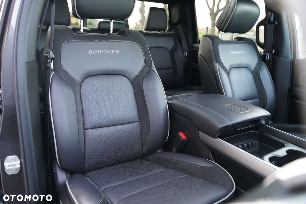RAM 1500 Crew Cab Laramie - 24