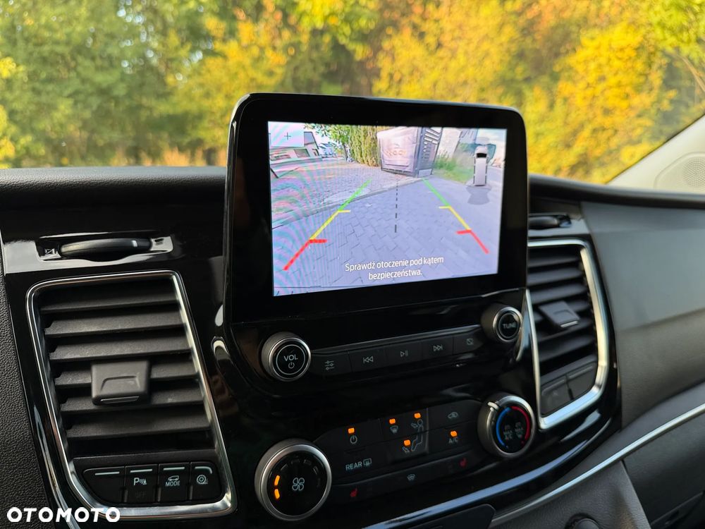 Ford Tourneo Custom - 25