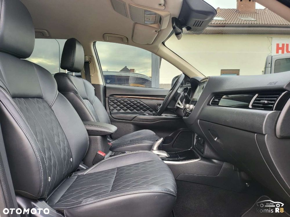 Mitsubishi Outlander - 14