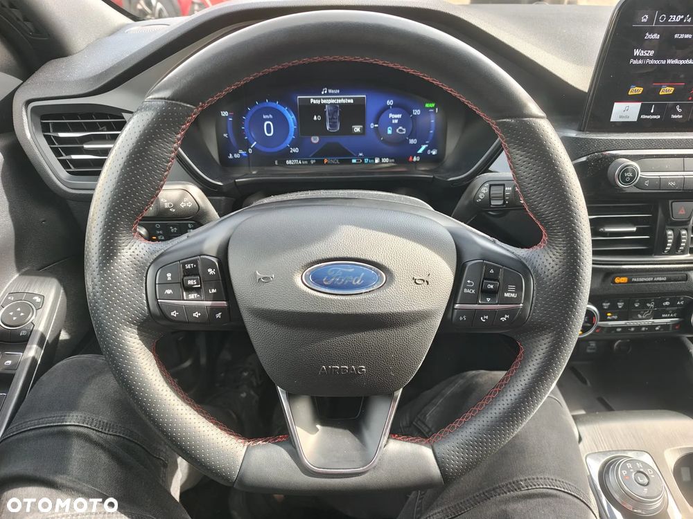 Ford Kuga - 10