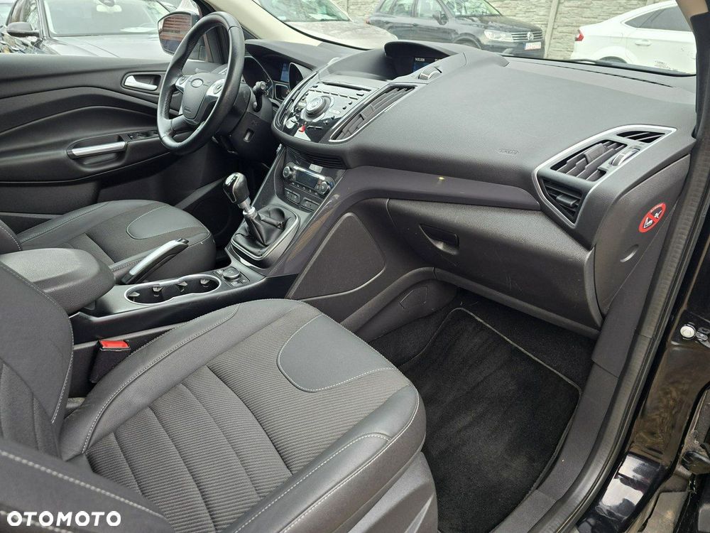 Ford Kuga 1.6 EcoBoost 2x4 Titanium - 10