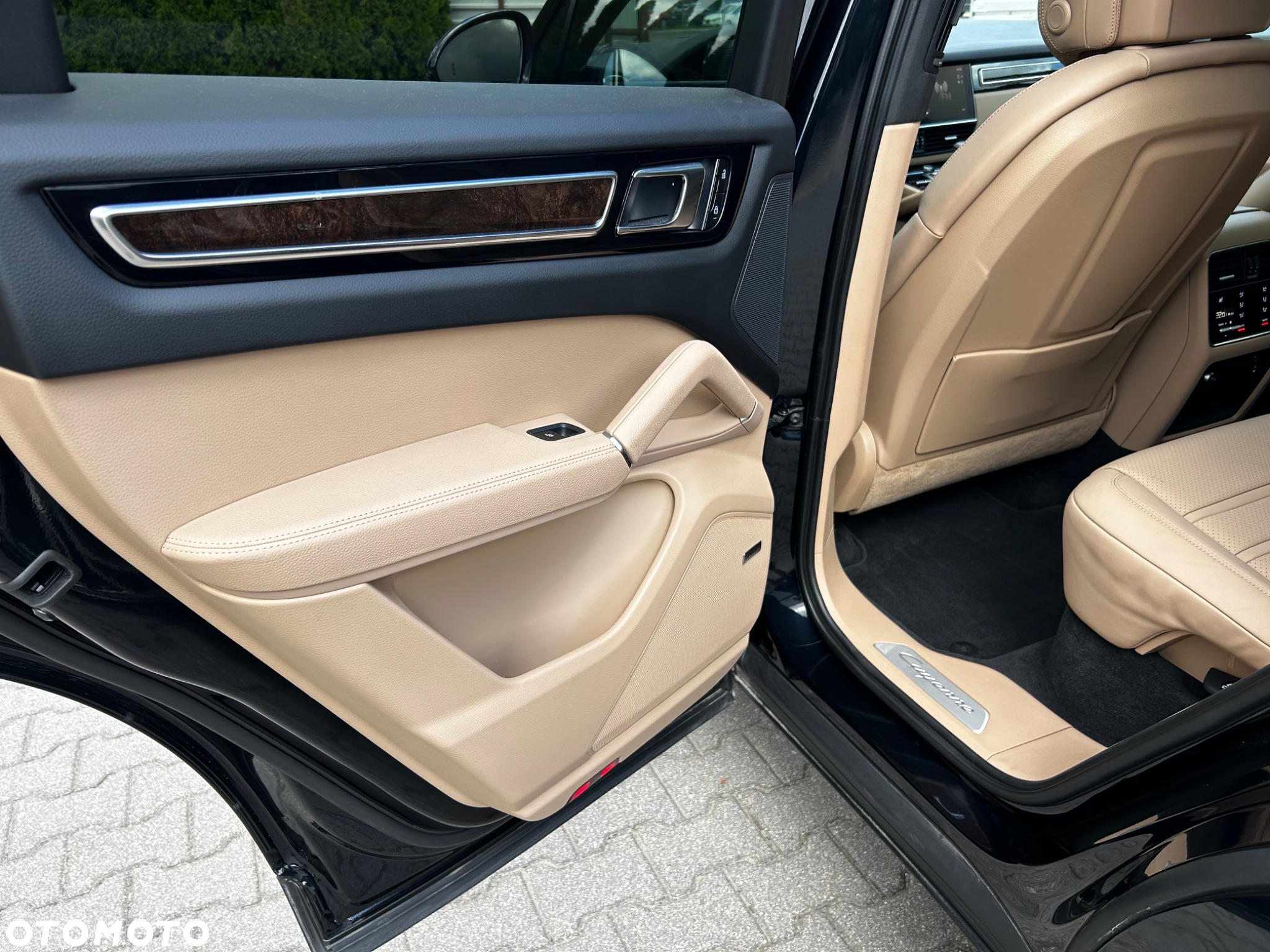 Porsche Cayenne Coupe Platinum Edition - 35
