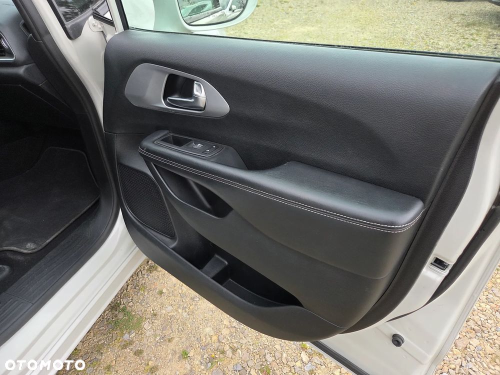 Chrysler Pacifica - 12
