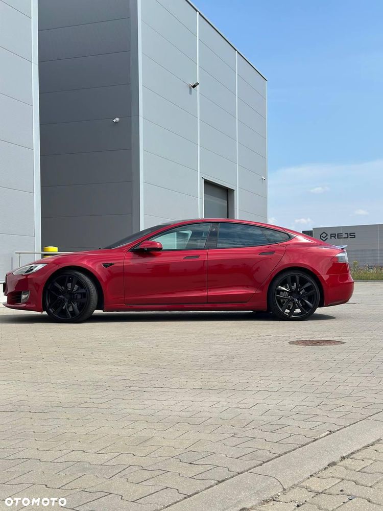 Tesla Model S - 3